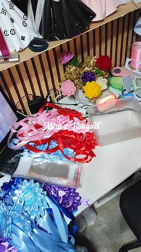 girl just wanna have FUNDS 🤣🤑 #mirasbouquet #restocking #leigarland #graduation2025