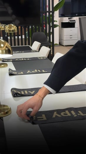 Rodrigo Perestrelo on Instagram: "Há dias que não se constroem com improviso. Constroem-se com detalhe, com exigência diária, ao fazer bem mesmo quando ninguém está a ver. Amanhã, mais uma vez, o MEO ARENA será palco daquilo que nasce no quotidiano no compromisso de cada consultor, na organização, no cuidado com a forma como esta equipa escolhe representar a marca Century 21 todos os dias. Nada aqui é por acaso. É sobre excelência repetida, e sobre pessoas que se desafiam diariamente num mercado