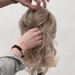 👱🏻‍♀️ Updo Goals 👱🏻‍♀️ #PivotPoint #LearnForward (🎥: @tinoshair_tino) | Pivot Point International