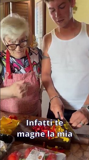 ❤️ Grandma teaches her grandson how to make peperonata