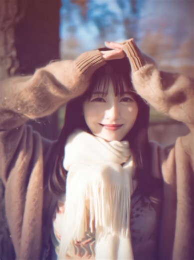 Minami Hamabe ( sinh ngày 29/8/2000) 浜辺 美波はまべ みなみ là một nữ diễn viên người Nhật Bản. Từng tham gia nhiều phim bom tấn và chương trình truyền hình nổi tiếng từ khi còn là thiếu niên, cô là một trong những nhân vật nổi bật nhất của ngành giải trí hiện đại Nhật Bản. Hamabe đã giành giải thưởng Thế hệ mới tại cuộc thi tuyển chọn diễn viên Toho Cinderella năm 2011 và bắt đầu sự nghiệp điện ảnh vào năm sau đó. Cô nổi tiếng nhờ vai Meiko Honma trong phiên bản người thật của loạt phim truyền hình Anoha