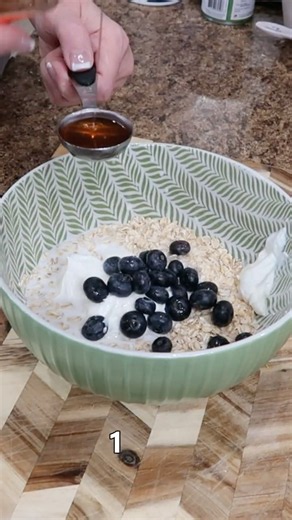 The Overnight Oats I Keep Making On Repeat! 🫐🍋