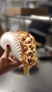 Hoy nuestras pizzas llevan el sabor y ritmo de Cuba ❤️‍🩹🇨🇺 🎵🐯 . . . . . . #pizza #pizzatime #pizzatime #pizzalover #pizzacubana #pizzacubanaenhialeah #cuba#miami #eltaiger | Pa' Comer Cuban Pizza.