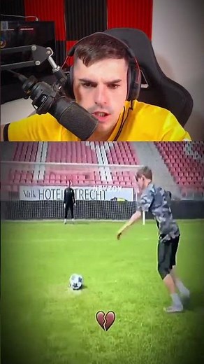 New way to take penalties and fool the goalkeeper🤐