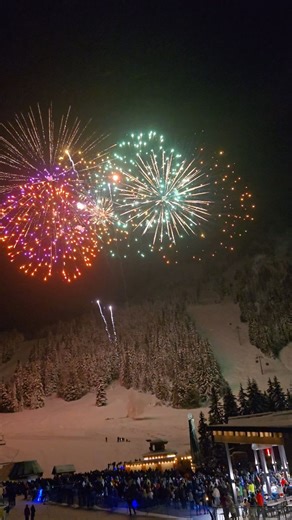 🎆 We're just a couple days out from our New Year's Eve BASH! Close out 2025 with a burst of excitement; no late-night required! We're taking the party back to Rafters this year, starting at 6:00 p.m. with family-friendly karaoke, live music, and fun contests. At 9:00 p.m., step outside to enjoy vibrant fireworks lighting up the slopes! ✔️ No parking reservations are required for arrivals after noon. ✨️ Night skiing on Gold Hills, Quicksilver and Discovery is on until 8 PM We'll see you up here!