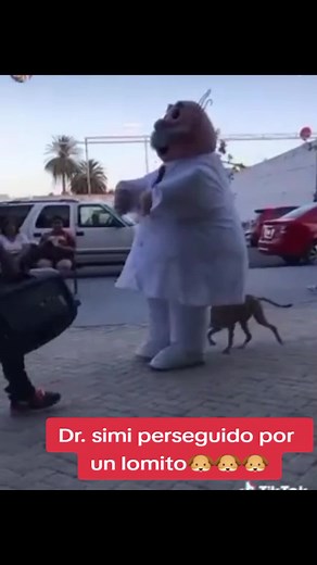 Dr. Simi bailando con lomitos