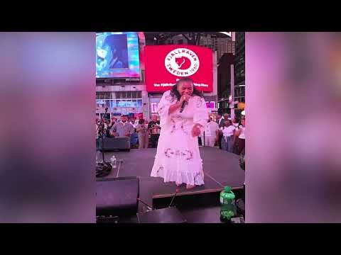 🔥 FIRE IN THE SQUARE!!!! Pastor Kimberly Ray Praying In Times Square NYC