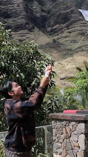 Bretman Rock on Instagram: "New Youtube Series: Bretman Does Episode 1: Flying a Kite 嬨浪 Lincoln bio for full episode"