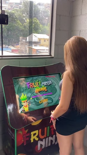 Mr.Fliperamas on Instagram: "🍉🔥 Fruit Ninja 32” Touch por R$ 6.500,00! 🔥🍉 Diversão garantida em uma tela de 32 polegadas totalmente touch, perfeita pra quem quer chamar atenção em buffet, salão de festas, eventos ou até mesmo no seu espaço comercial! Visual moderno, jogabilidade viciante e aquela experiência que todo mundo ama 🎮✨ 💰 R$ 6.500,00 📲 Chama no WhatsApp e garante a sua! #FruitNinja #feedfeed #arcadetouch #viralvideos #mrfliperamas"