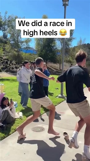 😂😂😂 (via @axocsusm) #espnsocial #race #heels #funny #challenge | heels race