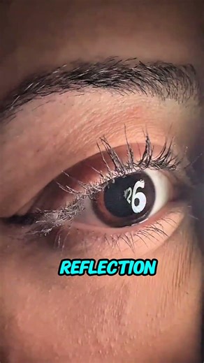 Brilliant 2-Phone Trick to Create a Stunning Eye Reflection Effect
