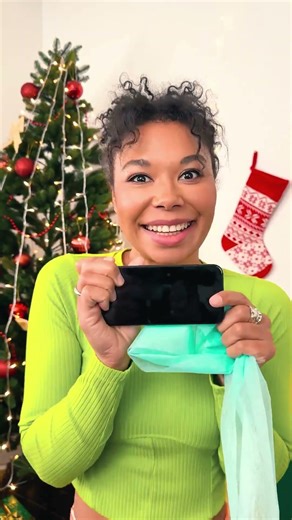 🤔 Phone Fumble? Watch This Gadget Go Wrong! 🚫 #magic #gadgetfails #funny