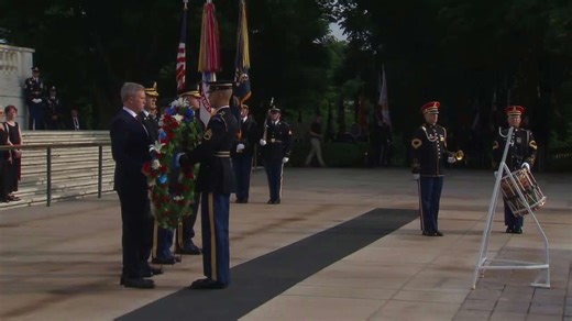 Army Marks 250th Birthday With Wreath Laying at Arlington