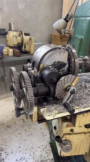 Helical Gear Cutting: Milling Process for Soviet Union Gears