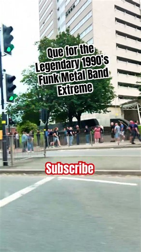 Massive Que for Legendary Band Extreme in Birmingham Tonight! 🤯🎸