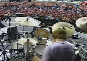 “Hands all over the coastal waters, the crew men thank her, then lay down their oily blanket. Hands all over the inland forest, in a striking motion, trees fall down like dying soldiers. Yeah, like dying soldiers.” ✋Hands All Over🤚 by Soundgarden live in France in 1992. Opening for GNR. Chris Cornell on the song: “It’s basically about how we humans tend to screw up everything that’s good enough as it is… or everything that we’re attracted to, we love to go and defile it.” #grungebible #soundgar