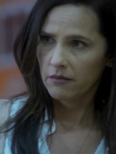 😟 “Me esconde algo”. Genoveva le preguntó directamente a Ana si Benjamín tenía otra mujer. Ana respondió que no sabía nada, mientras Genoveva le contó las dudas que le surgieron por una situación que vivió con él. 👀 #AnaDeNadie