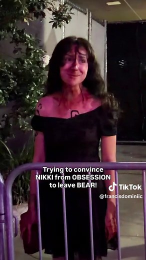 Finally getting to talk to Nikki from Obsession!!!!!!!!!! Ayoooooooo, she was TOO GOOD at Horror Nights.. #Obsession #HHN #Nikki #HorrorNights #indenavarrette