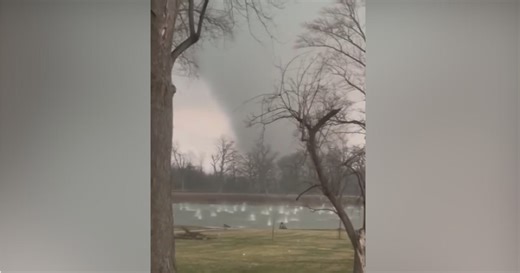 Homes damaged after tornado touched down in Kankakee County