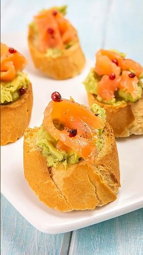 CROSTINI WITH SALMON AND AVOCADO