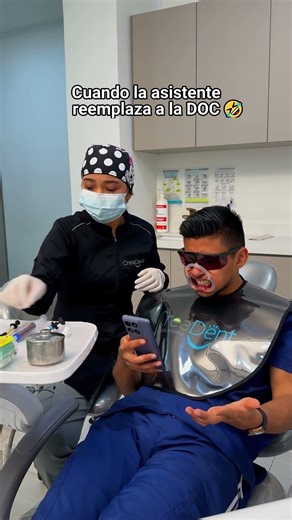 Tutorial de blanqueamiento dental 🤣 #dentista #consejosdentales #humor