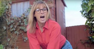 Carol Smillie teaches Scots CPR to beat of Proclaimers hit 500 Miles