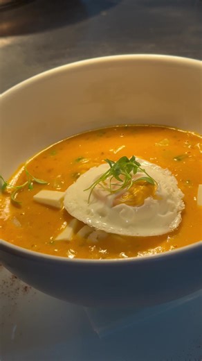 ✨ Descubre el Sabor Arequipeño en Ají Limo✨ Déjate seducir por nuestro exquisito Chupe de Camarones, un clásico que combina la frescura del consomé de pescado con suculentos camarones, arroz, queso y un toque de leche😍🙌🏻 Ven a disfrutar de esta joya culinaria en un ambiente elegante y acogedor⭐️ 📍Estamos ubicados en Obarrio, Calle 60, Ciudad de Panamá 🕰️Horario de atención de Martes a Sábado 12:00pm - 10:00pm. Domingos 12:00m - 5:00pm Lunes cerrados✖️ 📲 Reserva con nosotros 6119-9999 🍽️ #