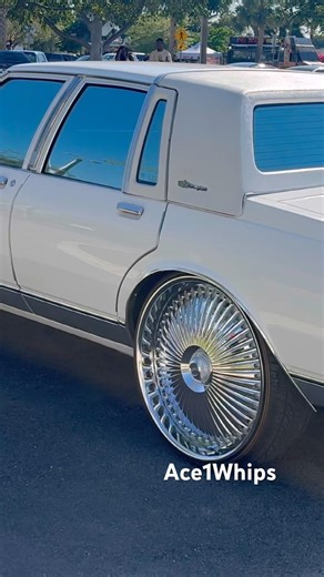 White Chevy Box on 26” DUB Bellagio Floaters