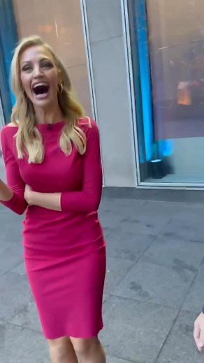 283K views · 4.5K reactions | My daughter called to tell me it was snowing during Fox & Friends! First snow of the season #snow #foxandfriends | Ainsley Earhardt | Facebook