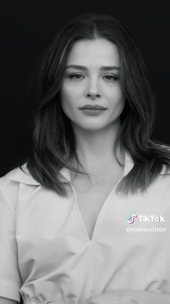 Lisa y el estilo de Ana de Armas en Louis Vuitton