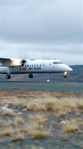 🎥 Voici notre traditionnelle vidéo de fin d’année, tant attendue ! Un hommage à nos équipes, à leur engagement et à la mission qui nous unit dans la diversité. 🧡✈️ (English ↓) En cette année marquante pour Air Inuit — portée par des projets d’envergure, des réalisations dont nous sommes fiers et des défis qui ont mis notre résilience à l’épreuve — nous voulions mettre en lumière le travail essentiel de celles et ceux qui œuvrent, souvent dans l’ombre, main dans la main, pour servir nos communa