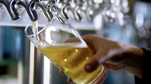 Absurde Challenge: Brite trinkt 2000 Biere in 200 Tagen