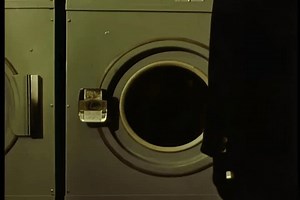 Un homme en machine à laver, : vidéo de stock (100 % libre de droit) 3478146969 | Shutterstock
