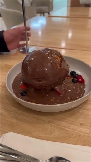 Watch It Melt 🍫#Chocolate #MeltingChocolate #ChocolateSphere #Dessert #FoodShorts #Satisfying #haul