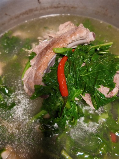 Boiled pork and mustard greens will always hit the spot! so delicious 🥹🐷🥬✨️ #hmongfood #hmong #soup #caldo #comfortfood