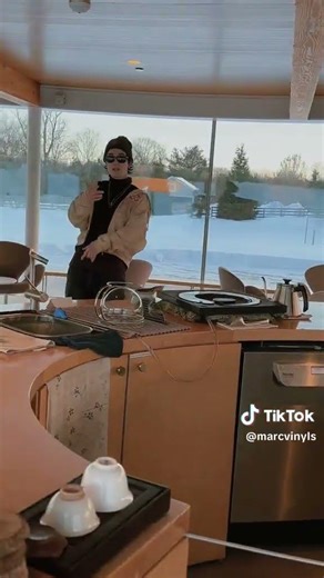 "This Ain't The Way" - ‪@MarcVinyls‬