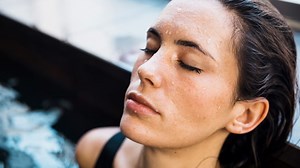 From Hyperthyroidism To Medications: Expert Lists Health Conditions That May Cause Diaphoresis