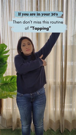 Dt Manpreet Kalra | Hormone and Gut Health Coach | on Instagram: "If you want a day's Anti-Inflammatory Diet, then Comment TAP 🖐️✨ Tapping (Emotional Freedom Technique) targets specific acupressure points with rhythmic fingertip stimulation to activate the body's lymphatic drainage, vagus nerve calming, and parasympathetic response. Underarm tapping stimulates lymph nodes (axillary region) to enhance upper body fluid circulation and detoxification, chest tapping activates heart-lung nerve endin
