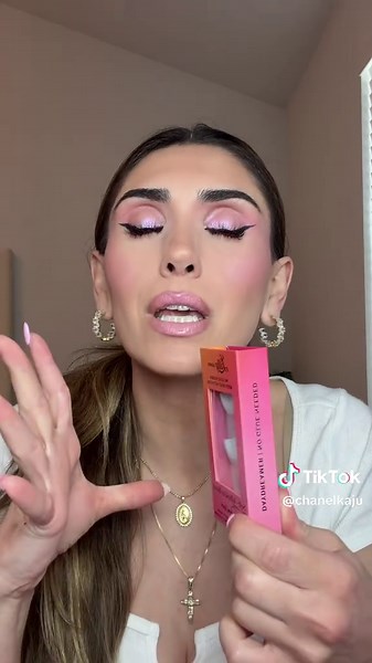 How to Apply Self-Adhesive Lashes