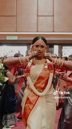Stunning Bride Entry at Indian Wedding Celebration