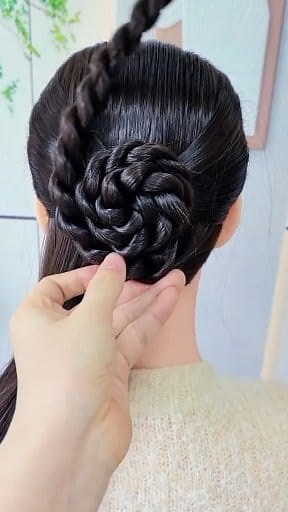 101K views · 1K reactions |  Try This Easy Wedding Hairstyle #braids #facebookreels #instagramreels #hairgoals #hairtricks #hairsalon #reels #hair #hairstylist #haircut | Hairfashion | Facebook