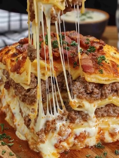 Parmesan Garlic Bacon Cheeseburger Lasagna This recipe is a delightful fusion of classic comfort foods. Imagine the layers of lasagna combined with the irresistible flavors of a cheeseburger, amplified with the savory addition of turkey bacon, Parmesan, and garlic. The result is a decadent and satisfying casserole that’s sure to become a family favorite. It’s a playful twist on tradition, delivering a symphony of textures and tastes that will tantalize your taste buds. FULL RECIPE: https://phuii