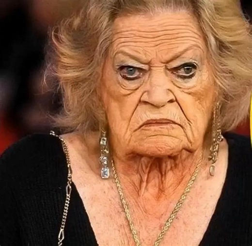 😳 In her time, this actress dazzled with her refined beauty and talent. 🕰️ She enchanted the world, and women aspired to be like her. 🥺 For years, she was a symbol of beauty, femininity, and style. 🔥💫 But time was not kind, and she lost her charm and popularity. 😔 Swipe down to the featured comment to see her past looks and find out who she is. 📸⬇️See more in 1st comment⬇️ | True Perspective