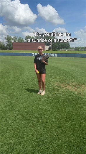 Story of my life throwing with @karlie🌸🦋🍒🍭 😭😭😭