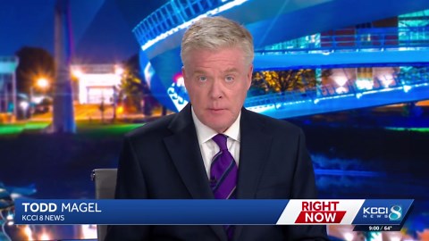 Large sinkhole opens up near Urbandale apartment complex, impeding access for residents