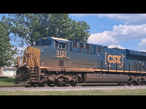 Csx 3131 leads oil train