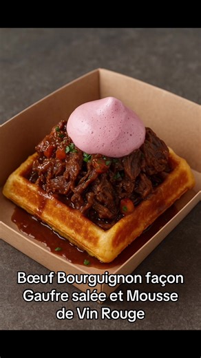 🥩 Bœuf Bourguignon façon Gaufre salée et Mousse de Vin Rouge 🌿 Concept : Le classique revisité en deux textures : \t•\tUne gaufre salée croustillante à base de purée de pommes de terre et d’herbes, \t•\tSurmontée d’un effiloché de bœuf bourguignon fondant, \t•\tEt d’une mousse aérienne au vin rouge pour le contraste gourmand et surprenant. ⸻ 🍷 Ingrédients (4 personnes) Pour le bœuf : \t•\t800 g de paleron de bœuf \t•\t1 bouteille de vin rouge corsé (Bourgogne, Côtes-du-Rhône…) \t•\t2 carottes