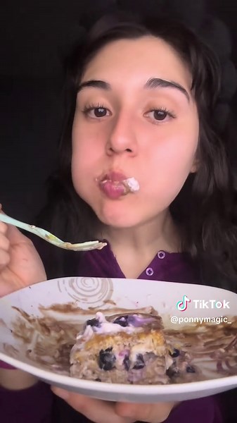 Homemade French Toast 🍞🇫🇷 #asmr #asmrsound #fyp #asmrtiktoks #asmrfood #asmreating #mukbangsounds #mukbangvideo #mukbangeatingshow #dinner #frenchtoast #maplesyrup #milk #mukbangs #eating #foodies #foodietiktok #blueberry #bite #foodporm