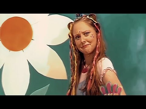Hi-5: Charli Listens to Her Chatty Feet