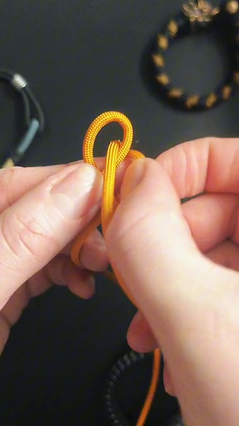 DIY Paracord Bracelet Tutorial: Two-Way Boxed Trail Knot